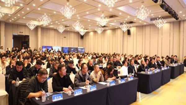 领航国际,华为昇腾,DeepSeek